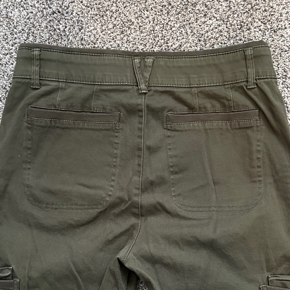 Democracy Women's Olive Cropped Cargo Pants - Picture 5 of 6